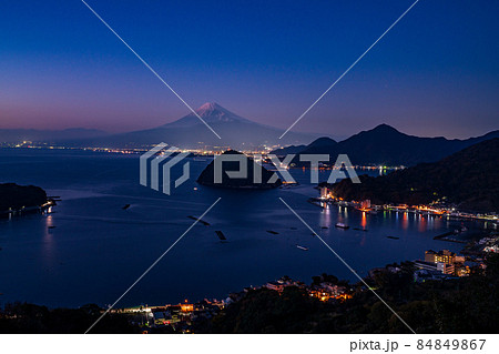 (静岡県)沼津市内浦の海越しに富士山 (静岡県)沼津市内浦の海越しに富士山 84849867