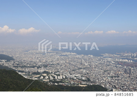 高台からの都市風景 84851685