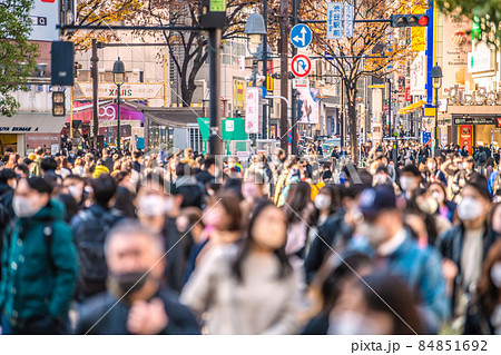 日本の東京都市景観 オミクロン株世界で急拡大。師走の渋谷はコロナ禍前を超える人出＝11日 84851692