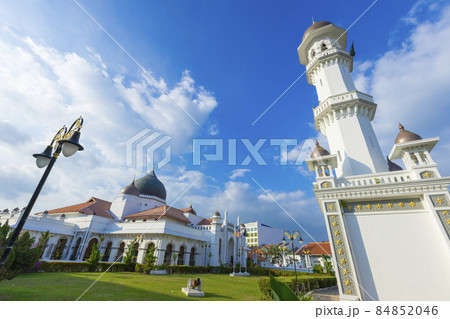 Kapitan Keling Mosque with blue sky in Penang, Malaysia 84852046