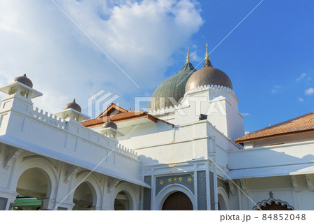 Kapitan Keling Mosque with blue sky in Penang, Malaysia Kapitan Keling Mosque with blue sky in Penang, Malaysia 84852048