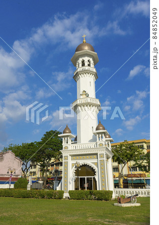 Kapitan Keling Mosque with blue sky in Penang, Malaysia 84852049