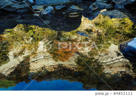 水面に映るようばけ 水面に映るようばけ 84852111