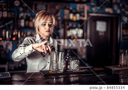 Girl bartender makes a cocktail at the pothouse 84855334