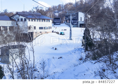 スキー場 ゴンドラリフトからの眺め 【長野県 野沢温泉スキー場】 スキー場 ゴンドラリフトからの眺め 【長野県 野沢温泉スキー場】 84857227