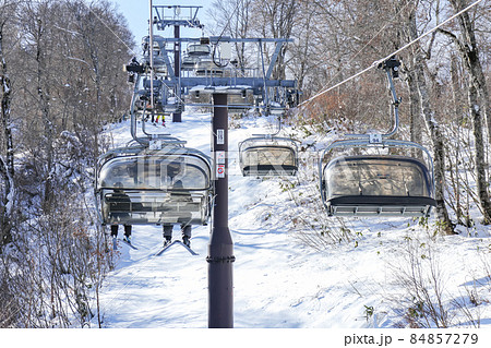 スキー場　リフトからの眺め　【長野県　野沢温泉スキー場】 84857279