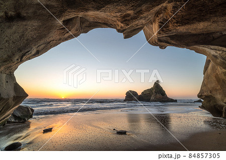 茨城県日立市　東滑川海浜緑地の朝 84857305