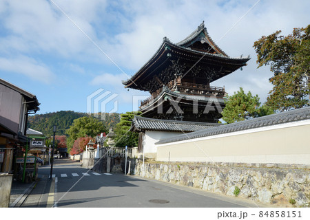 秋の清涼寺 外壁の紅葉 京都市右京区嵯峨 秋の清涼寺 外壁の紅葉 京都市右京区嵯峨 84858151