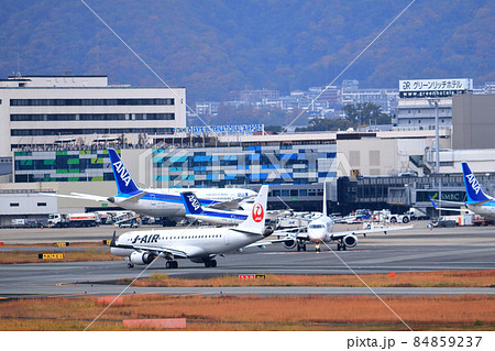 大阪国際空港　JAL　飛行機　離陸　スカイパーク 84859237