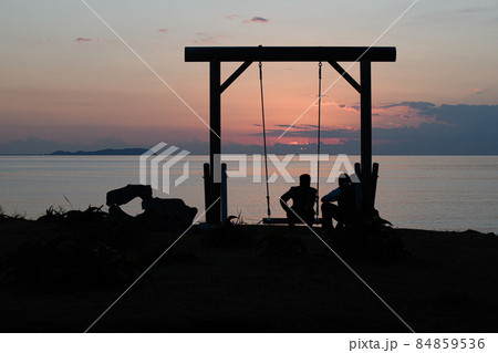 夕焼けの海岸 加津佐前浜海水浴場 長崎の写真素材