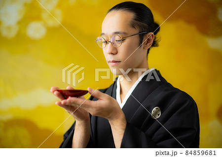 紋付の男性 84859681