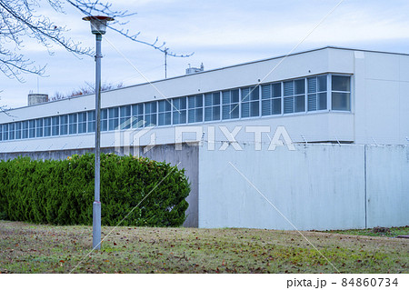 少年鑑別所(少年院)「塀の外から見るづ風景) 少年鑑別所(少年院)「塀の外から見るづ風景) 84860734