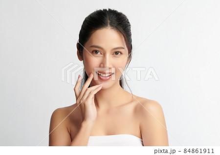 Beautiful young asian woman with clean fresh skin on white background, Face care, Facial treatment, 84861911