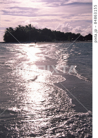 MaldivesRanveli砂州の夕景 84863155
