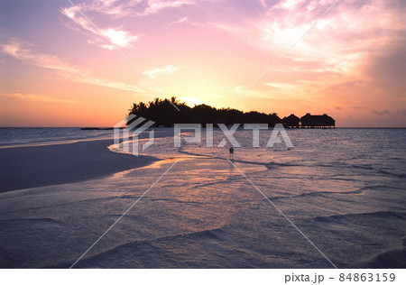 MaldivesRanveli砂州の夕景 84863159