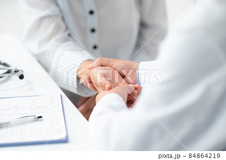 医療イメージ　脈拍　触診 84864219