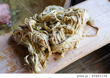 手漉き和紙の原料 84865148