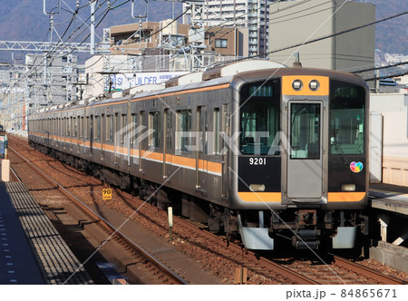 阪神　住吉駅を通過する9000系快速急行 84865671