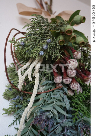 ベージュリボンのスワッグ 84865768