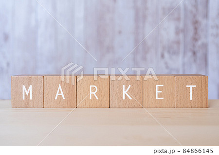 「MARKET」と書かれた積み木 84866145