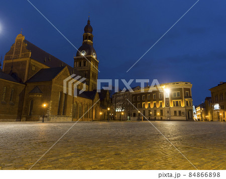 ラトビア 【リガ旧市街】 ドーム広場・リガ大聖堂 夜景 / Riga, Latvia ラトビア 【リガ旧市街】 ドーム広場・リガ大聖堂 夜景 / Riga, Latvia 84866898