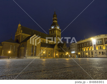 ラトビア 【リガ旧市街】 ドーム広場・リガ大聖堂 夜景 / Riga, Latvia ラトビア 【リガ旧市街】 ドーム広場・リガ大聖堂 夜景 / Riga, Latvia 84866901