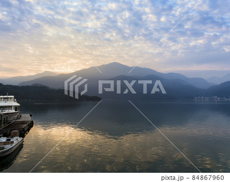台湾 【日月潭】 朝霧碼頭からの景観 Sun Moon Lake, Nantou, Taiwan 台湾 【日月潭】 朝霧碼頭からの景観 Sun Moon Lake, Nantou, Taiwan 84867960