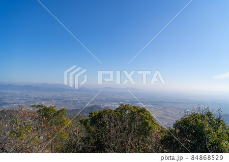 妙義山の山頂から見た関東平野（栃木県足利市） 84868529