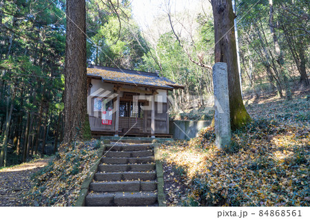 大小山の麓にある阿夫利神社（栃木県足利市） 84868561