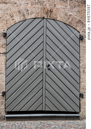 Old wooden door in Old Riga, Latvia 84870397