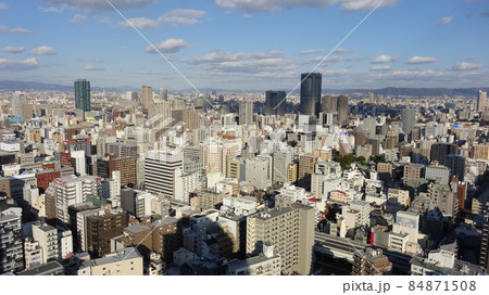 大都会の風景・人口密集・ビル街・青空・眺めがよい・眺望の良さ・絶景 84871508