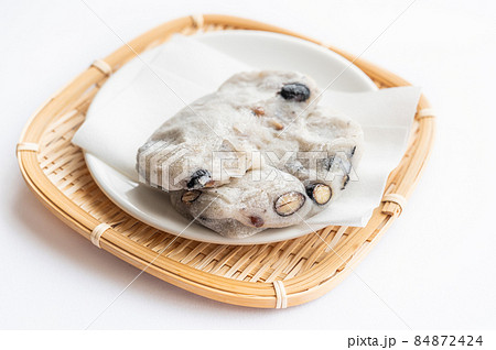 焼いた黒豆もち 84872424