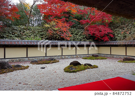 ロマンチック茨城（北大路魯山人が愛した古民家の枯山水庭園に煌びやかな秋が来た。）笠間市、春風萬里荘 84872752