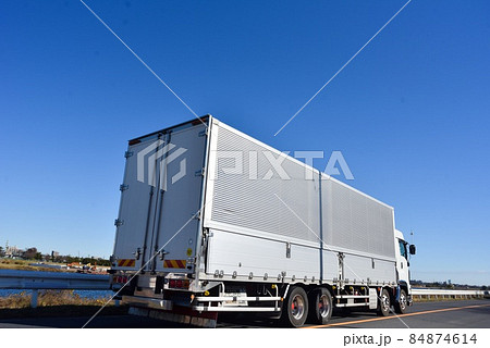 大型トラック　物流　イメージ 84874614