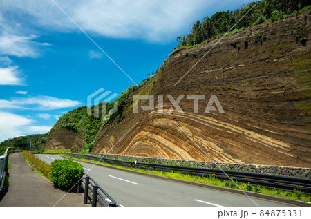 伊豆大島の地層切断面 伊豆大島の地層切断面 84875331