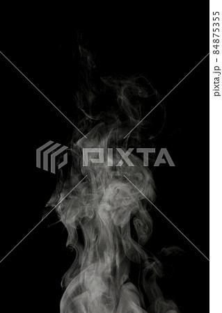 黒背景で撮影した湯気、蒸気、水蒸気、煙、エアロゾル 黒背景で撮影した湯気、蒸気、水蒸気、煙、エアロゾル 84875355