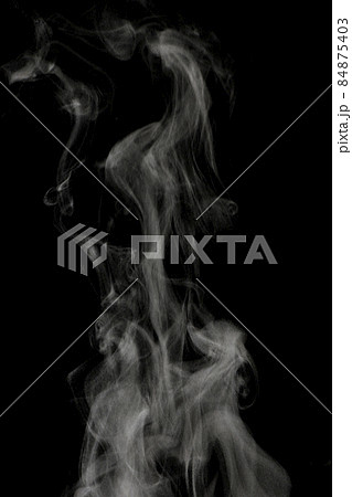 黒背景で撮影した湯気、蒸気、水蒸気、煙、エアロゾル 黒背景で撮影した湯気、蒸気、水蒸気、煙、エアロゾル 84875403