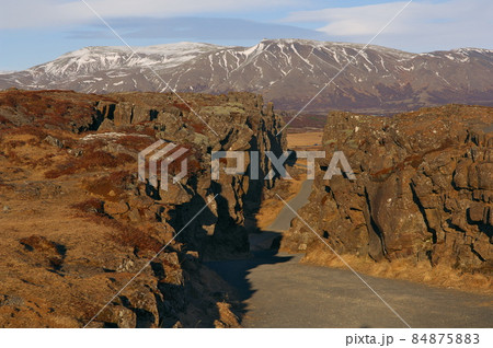 冬のシングヴェトリル国立公園のギャオ 84875883