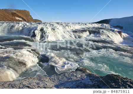 冬のグトルフォスの滝 84875911