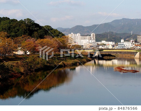 石立八幡宮＆新月橋あたりの鏡川（晩秋の空と川辺） 84876566