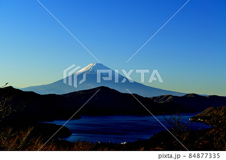 箱根大観山から富士山の夕景 84877335
