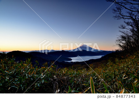 箱根大観山から富士山の夕景 箱根大観山から富士山の夕景 84877343