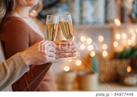 hands couple in love with glasses of champagne in christmas's kitchen. romantic. 84877446