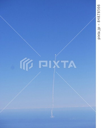 屋久島の宮之浦岳山頂から種子島ロケット打ち上げ 屋久島の宮之浦岳山頂から種子島ロケット打ち上げ 84878566