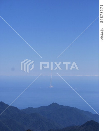 屋久島の宮之浦岳山頂から種子島ロケット打ち上げ 屋久島の宮之浦岳山頂から種子島ロケット打ち上げ 84878571