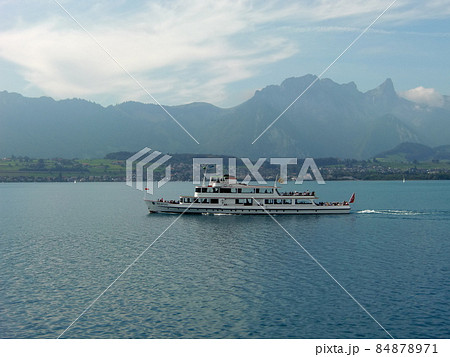 スイス　トゥーン湖 84878971