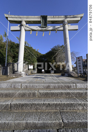 宝くじの高額当選で有名な酒列磯前神社の鳥居 84879706