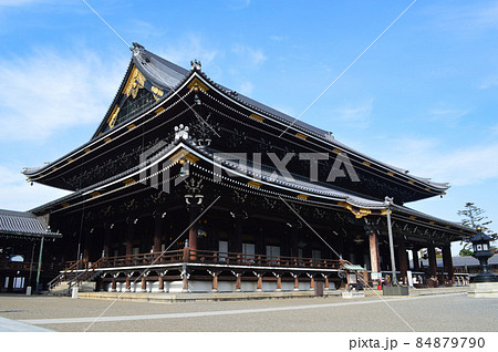 11月に参拝した京都市東本願寺の巨大な御影堂に圧倒される 11月に参拝した京都市東本願寺の巨大な御影堂に圧倒される 84879790