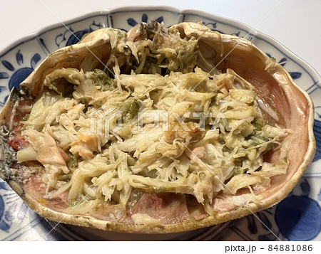 松葉がにの甲羅の中に入ったカニの身、蟹、かに味噌(アップ) 松葉がにの甲羅の中に入ったカニの身、蟹、かに味噌(アップ) 84881086