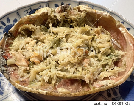 松葉がにの甲羅の中に入ったカニの身、蟹、かに味噌(アップ) 松葉がにの甲羅の中に入ったカニの身、蟹、かに味噌(アップ) 84881087